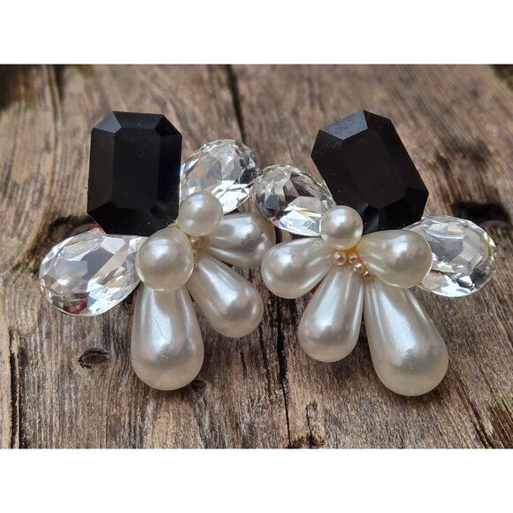 Vintage Wendy Gell Black Faux Pearl & Crystal Rhinestone Runway Clip On Earrings - Picture 3 of 9